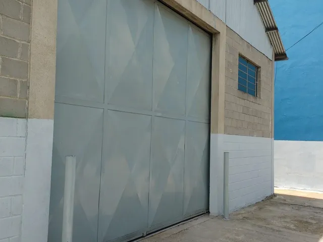 Galpão com 1000m², para alugar, no bairro Chácaras Reunidas em São José Dos Campos