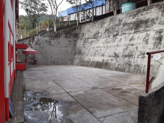 Galpão / Barracão à venda ou para alugar, no bairro Pedro do Rio em Petrópolis