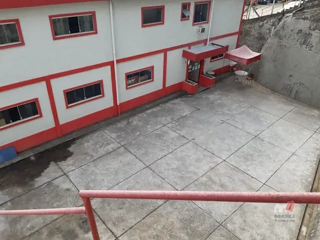 Galpão / Barracão à venda ou para alugar, no bairro Pedro do Rio em Petrópolis