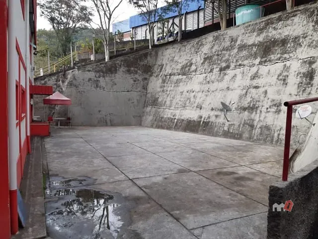Galpão / Barracão à venda ou para alugar, no bairro Pedro do Rio em Petrópolis