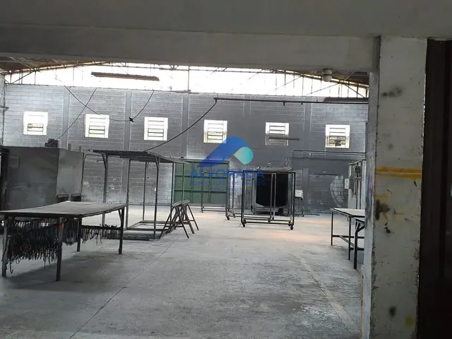 Galpão com 900m², para alugar, no bairro Chácaras Reunidas em São José Dos Campos