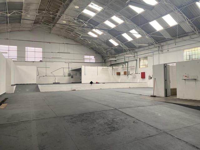 Galpão / Barracão com 1080m², à venda, no bairro Vila Gumercindo em São Paulo