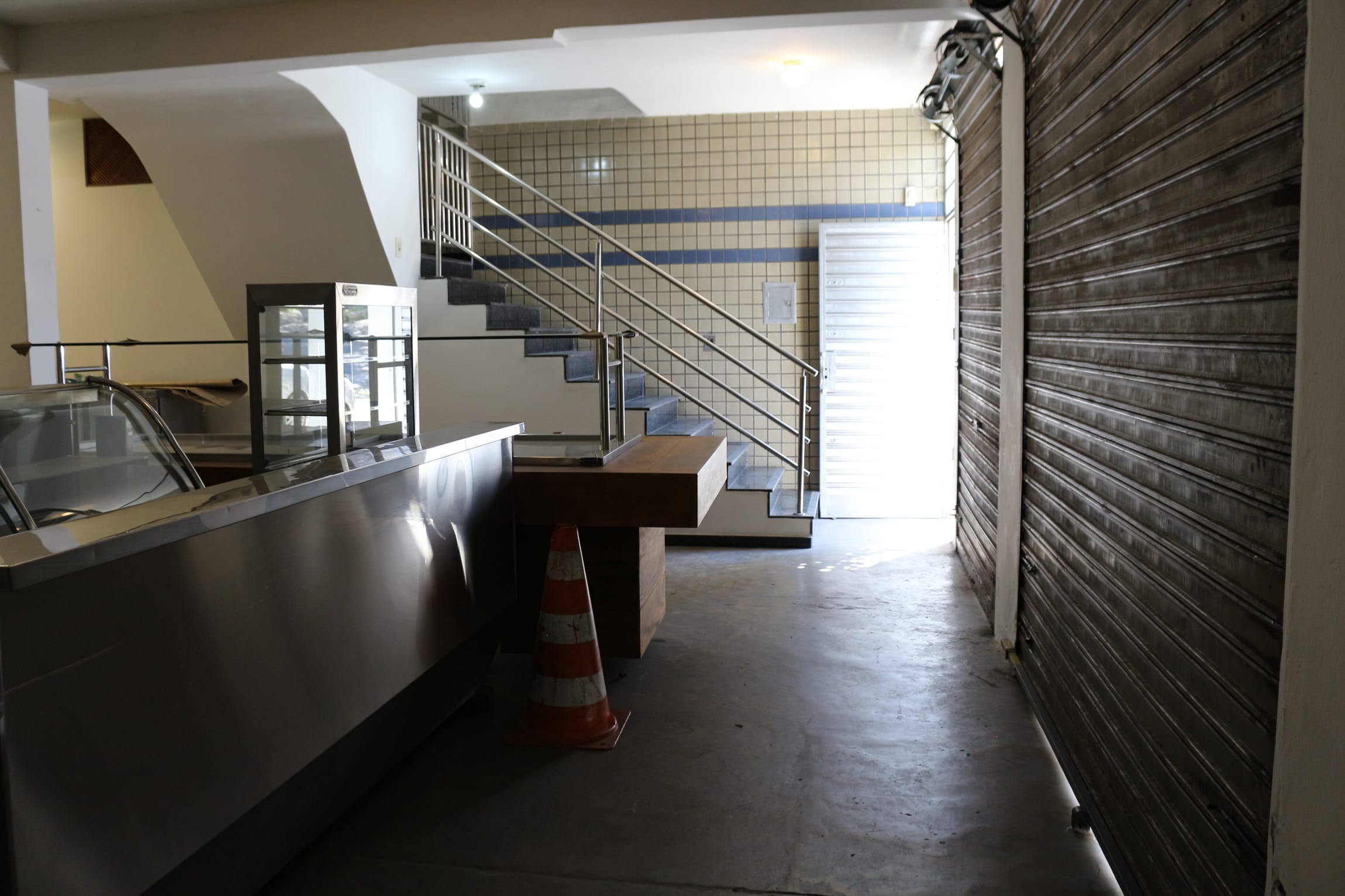 Galpão com 480 m² de vão livre, 4 banhos, 100 metros de escritório, com 3 portas de aço, pé direito duplo, à venda, Caiçaras, Belo Horizonte, MG miniatura 15