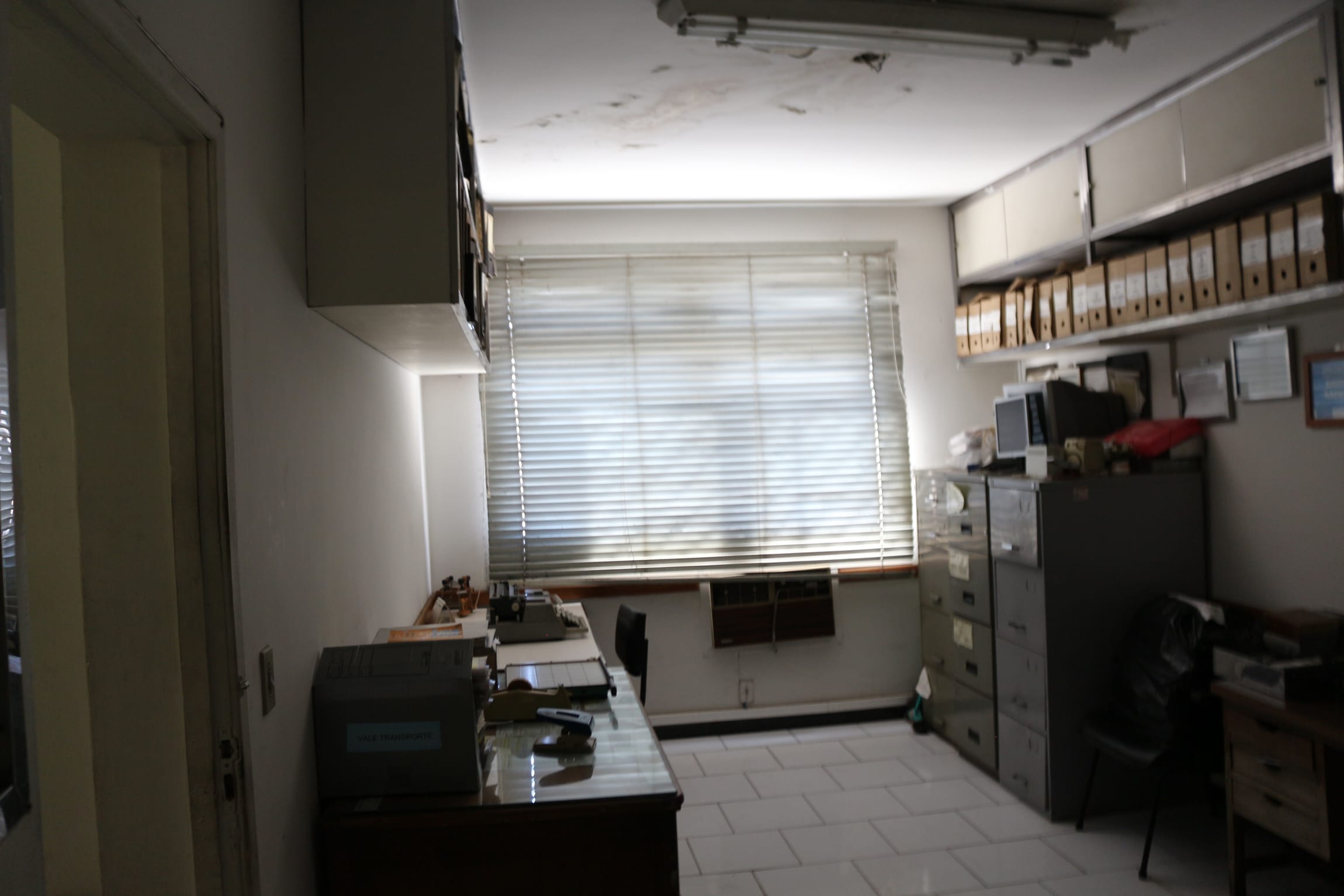 Galpão com 480 m² de vão livre, 4 banhos, 100 metros de escritório, com 3 portas de aço, pé direito duplo, à venda, Caiçaras, Belo Horizonte, MG miniatura 19