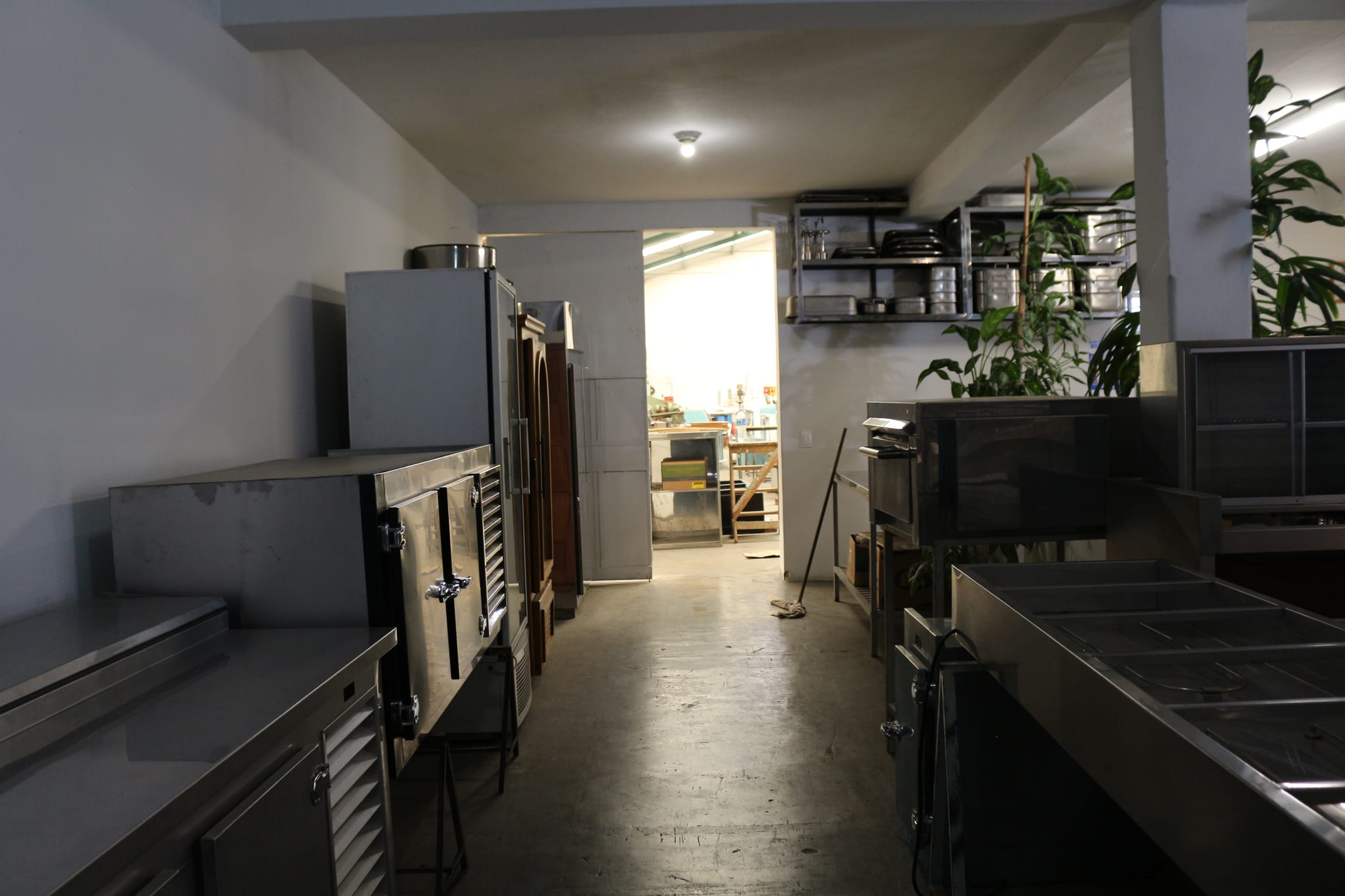 Galpão com 480 m² de vão livre, 4 banhos, 100 metros de escritório, com 3 portas de aço, pé direito duplo, à venda, Caiçaras, Belo Horizonte, MG miniatura 17