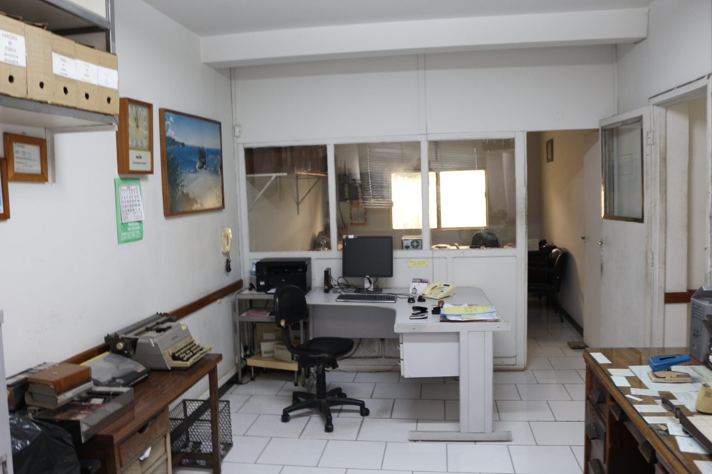 Galpão com 480 m² de vão livre, 4 banhos, 100 metros de escritório, com 3 portas de aço, pé direito duplo, à venda, Caiçaras, Belo Horizonte, MG miniatura 23