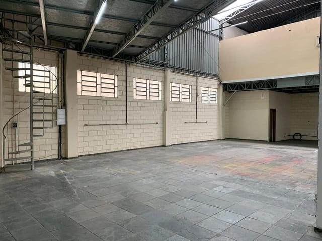 Foto do Galpão / Barracão - Excelente Galpão comercial para Locação, com 600 metros de construção, 8 metros de Pe direito, 5 vagas , Jardim Modelo, São Paulo - SP | Imobiliária Compare