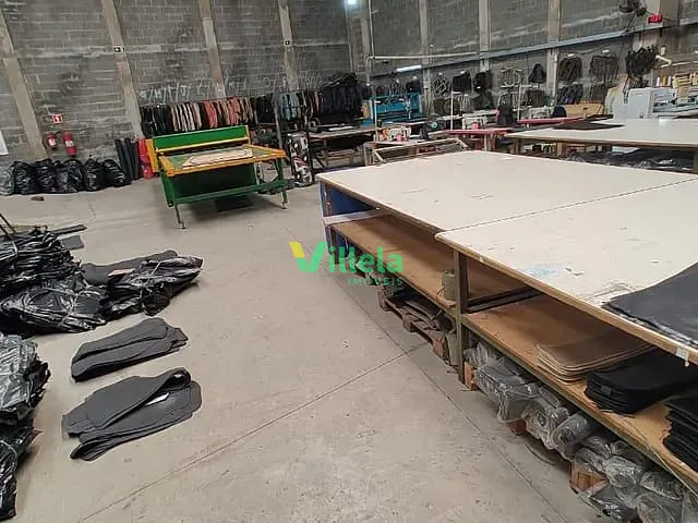 Galpão / Barracão com 700m², para alugar, no bairro Parque São Pedro em Itaquaquecetuba