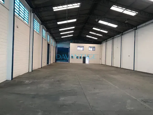 Galpão / Barracão com 1200m², para alugar, no bairro Jardim da Varzea em Santana de Parnaíba