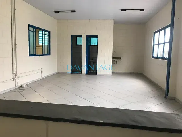 Galpão / Barracão com 1200m², para alugar, no bairro Jardim da Varzea em Santana de Parnaíba