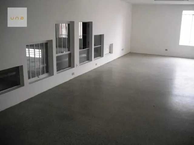 Galpão com 1012m², à venda, no bairro Cristo Rei em Curitiba