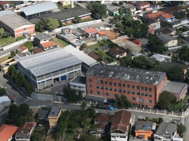 Galpão / Barracão com 9563m², à venda ou para alugar, no bairro Vila Louro em Embu-Guaçu