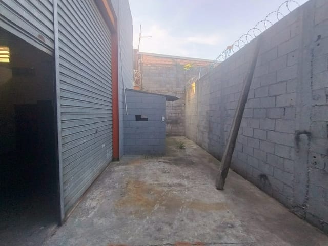 Foto do Galpão - Galpão comercial para venda em Vila Flórida, 250m² | Lares e Andares Imóveis