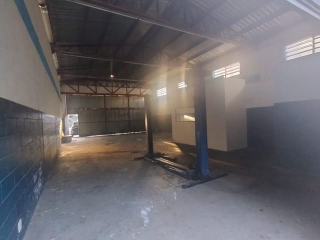 Foto do Galpão - Galpão comercial para venda em Vila Flórida, 250m² | Lares e Andares Imóveis