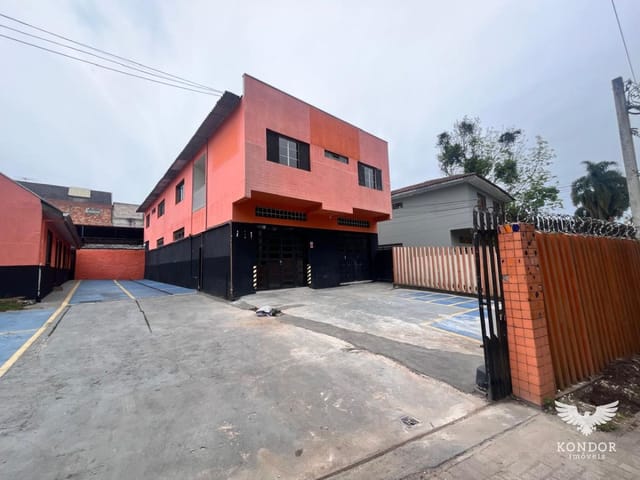 Galpão com 600m², para alugar, no bairro Santa Felicidade em Curitiba