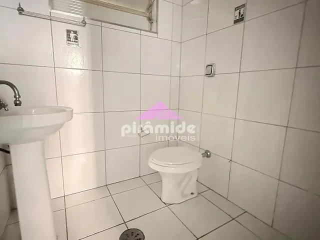 Galpão com 467m², para alugar, no bairro Parque Itamarati em Jacareí