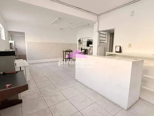 Galpão com 467m², para alugar, no bairro Parque Itamarati em Jacareí
