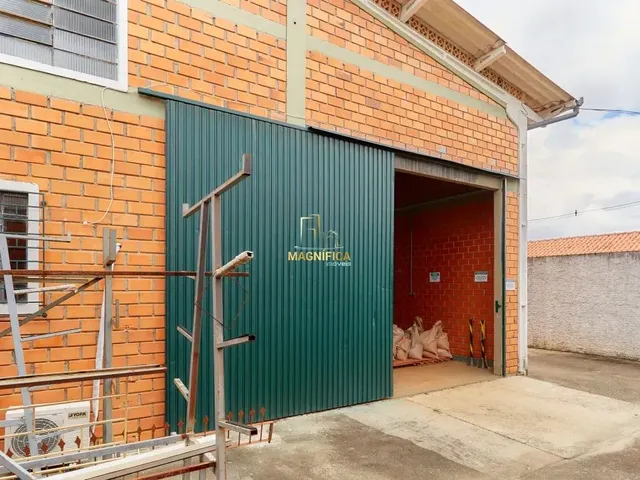 Galpão com 406m² 7 quartos e 2 banheiros, à venda, no bairro Uberaba em Curitiba