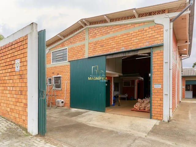 Galpão com 406m² 7 quartos e 2 banheiros, à venda, no bairro Uberaba em Curitiba