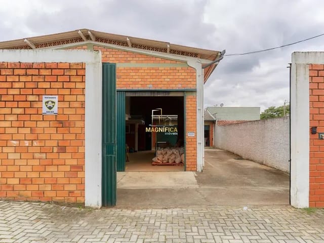 Galpão com 406m² 7 quartos e 2 banheiros, à venda, no bairro Uberaba em Curitiba