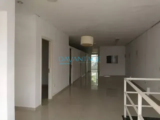 Galpão / Barracão com 300m², para alugar, no bairro Vila Leopoldina em São Paulo