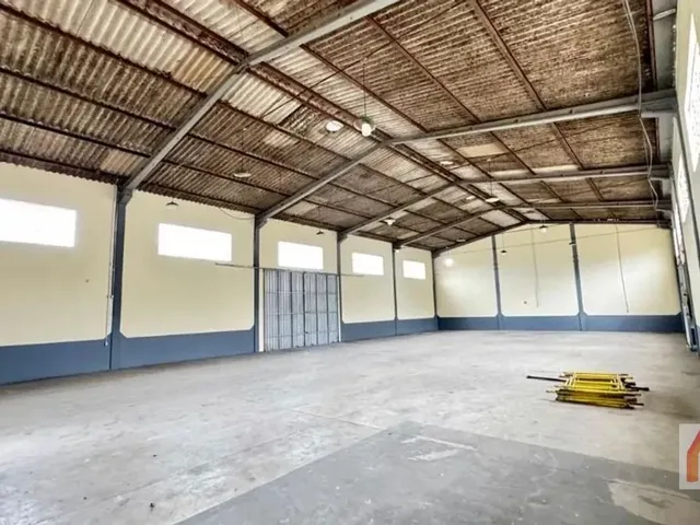 Galpão para alugar, no bairro Cic em Curitiba