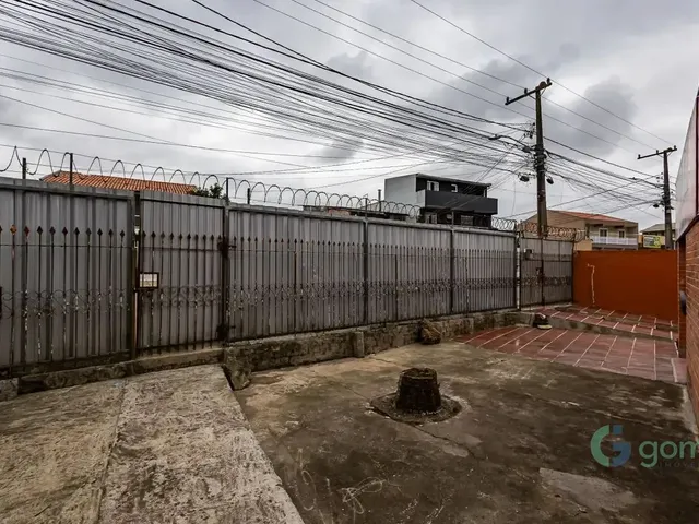 Galpão com 460m², à venda, no bairro Novo Mundo em Curitiba