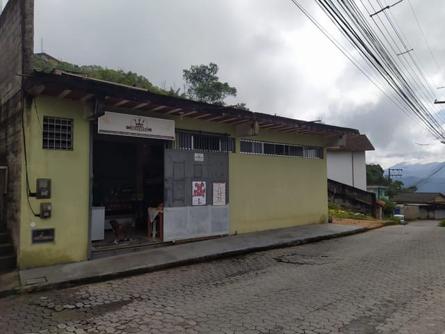 Galpão / Barracão à venda, no bairro Quitandinha em Petrópolis