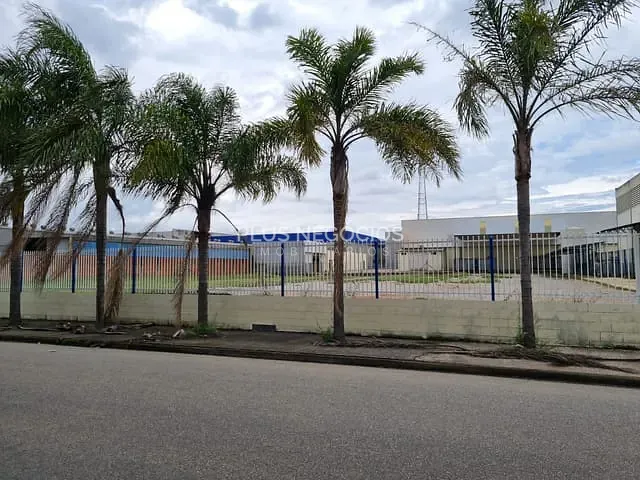 Galpão / Barracão com 3200m², para alugar, no bairro Iporanga em Sorocaba