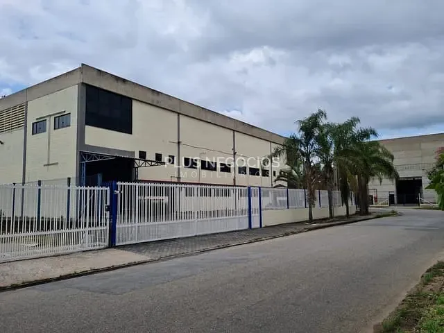 Galpão / Barracão com 3200m², para alugar, no bairro Iporanga em Sorocaba