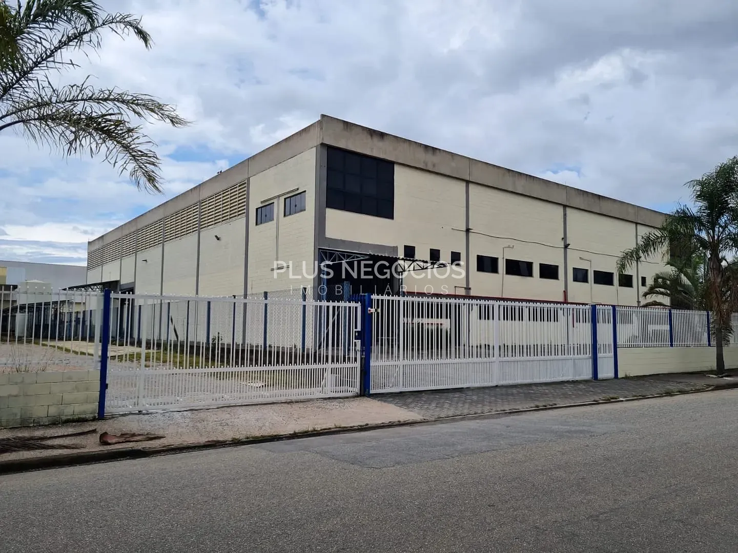 Depósito-Galpão, 2300 m² - Foto 1