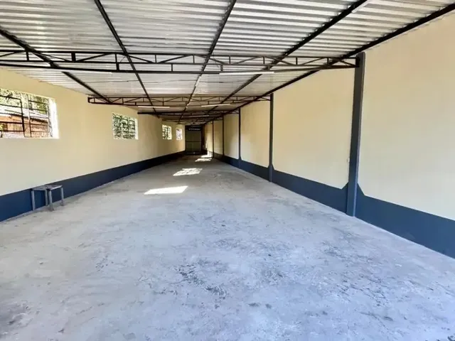 Galpão com 250m², para alugar, no bairro Cidade Industrial em Curitiba