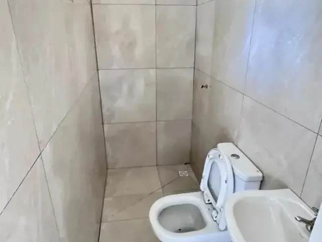 Galpão com 250m², para alugar, no bairro Cidade Industrial em Curitiba