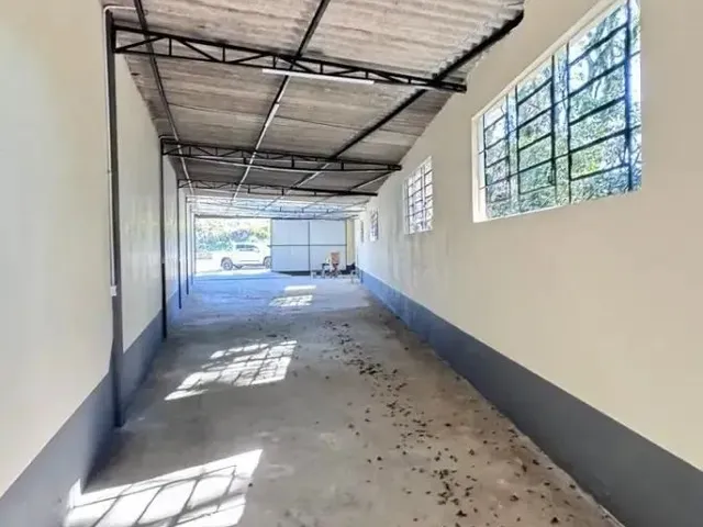 Galpão com 250m², para alugar, no bairro Cidade Industrial em Curitiba