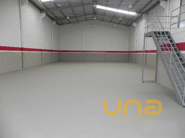 Galpão com 600m², para alugar, no bairro Não informado em Pinhais