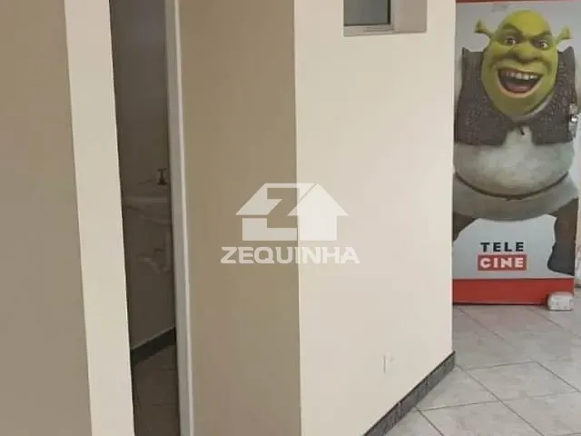 Galpão / Barracão com 250m², à venda, no bairro Jardim das Flores em Osasco