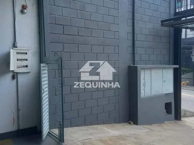 Galpão / Barracão com 225m², à venda, no bairro Jardim Copiuva em Carapicuiba