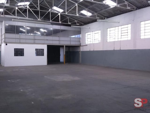 Galpão / Barracão com 1000m², para alugar, no bairro Jardim Pereira Leite em São Paulo