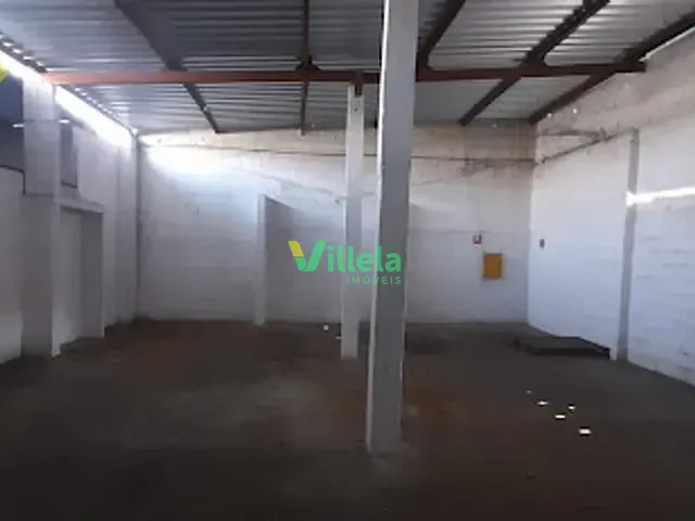 Galpão / Barracão com 800m², para alugar, no bairro Vila São Carlos em Itaquaquecetuba