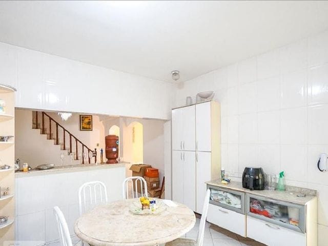 Galpão / Barracão com 560m², para alugar, no bairro Vila Carrão em São Paulo