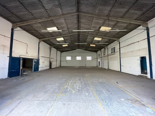 Galpão / Barracão com 550m², para alugar, no bairro Vila Carrão em São Paulo