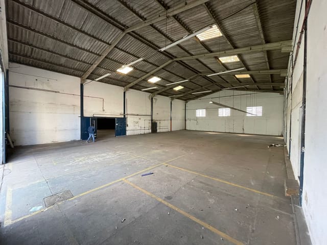 Galpão / Barracão com 550m², para alugar, no bairro Vila Carrão em São Paulo