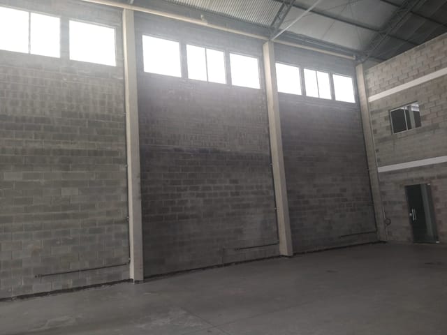 Foto do Galpão / Barracão - Galpão para locação, 700 m² , pé direito 8 mts, saída fácil para a Dutra via av. João Paulo l, Jardim Presidente Dutra, Guarulhos, SP | New Brokers Negócios Imobiliários