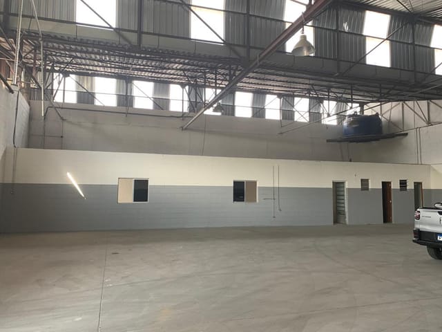 Galpão / Barracão com 1200m², para alugar, no bairro Jardim São Luís em São Paulo
