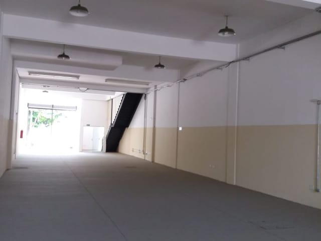 Galpão / Barracão com 560m², para alugar, no bairro Alphaville Industrial em Barueri
