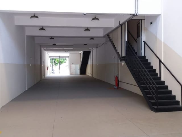 Galpão / Barracão com 560m², para alugar, no bairro Alphaville Industrial em Barueri