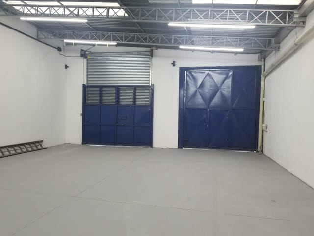 Galpão / Barracão com 900m², para alugar, no bairro Vila Sílvia em São Paulo