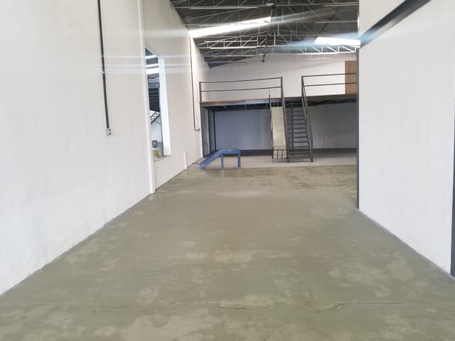 Galpão / Barracão com 900m², para alugar, no bairro Vila Sílvia em São Paulo