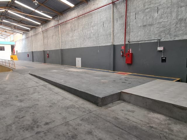 Galpão / Barracão com 1100m², para alugar, no bairro Vila Bela em São Paulo
