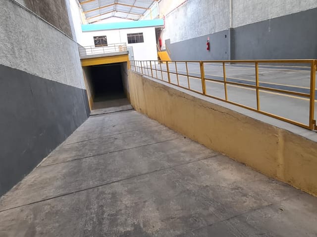 Galpão / Barracão com 1100m², para alugar, no bairro Vila Bela em São Paulo